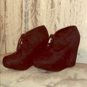 Black suede wedged boots SIZE 8